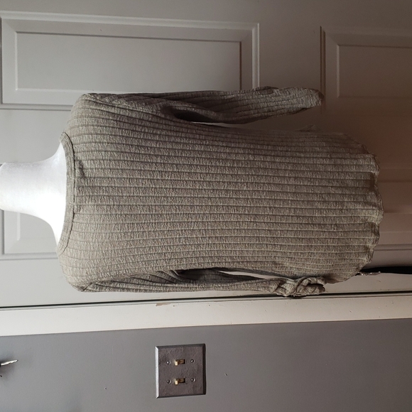 Maurices v neck top, size xl - Picture 5 of 8